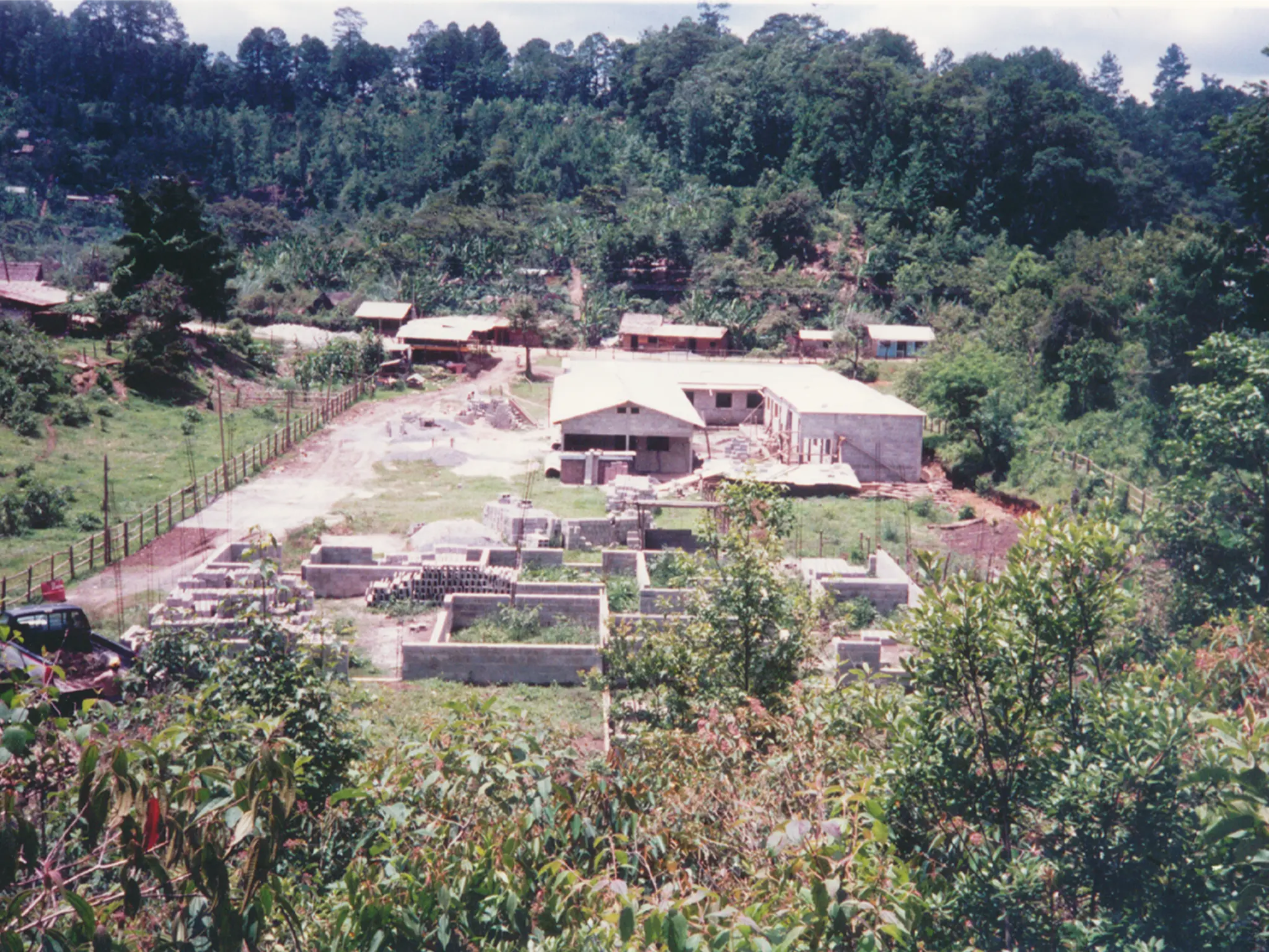 Colegio Mesón en sus inicios, 1996